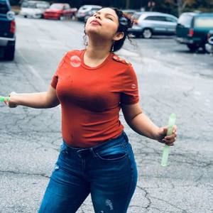 Meet your Posher, Cesia